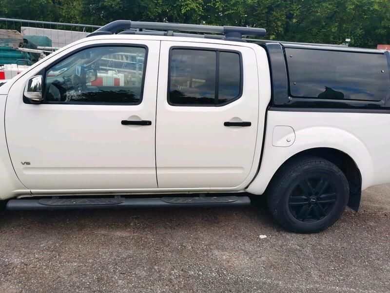 Weiß Gebraucht 2013 Nissan Navara Abholung | 11.000 € (Etwas zu teuer) - Bild 1/4