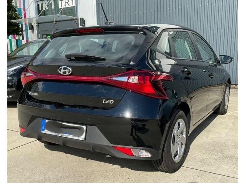 Gebraucht Hyundai i20 Select 101 PS (74 kW) 2023 Schwarz Limousine