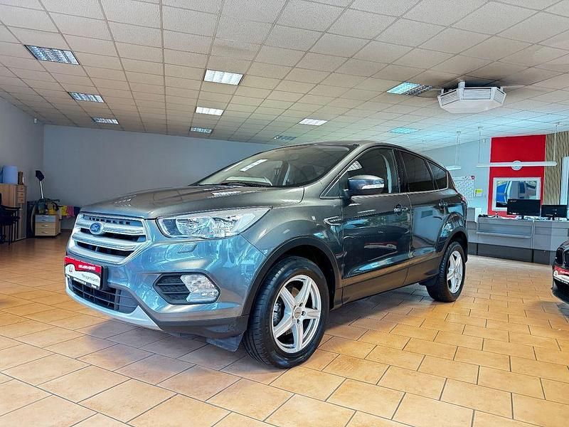 Gebraucht Ford Kuga Trend 120 PS (88 kW) 2017 Grau SUV