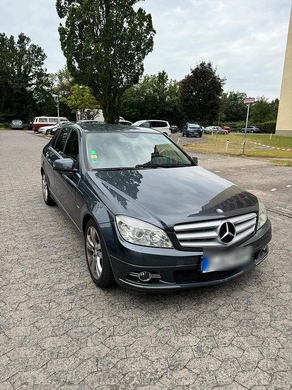 Grau Gebraucht 2010 Mercedes C200 Limousine | 9.500 € - Bild 1/4