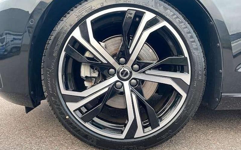 Gebraucht Volvo V60 Plus 197 PS (144 kW) 2025 Schwarz Kombi