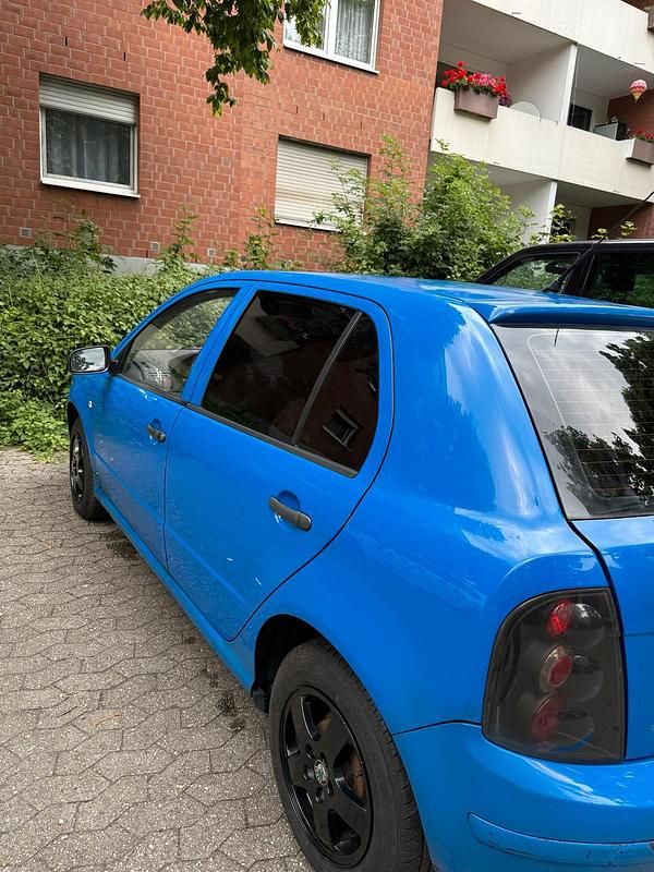 Blau Gebraucht 2004 Skoda Fabia Kleinwagen | 600 € (Superpreis) - Bild 1/4