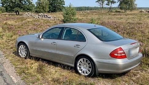 Usata Mercedes E320 224 CV (164 kW) 2004 Argento Berlina