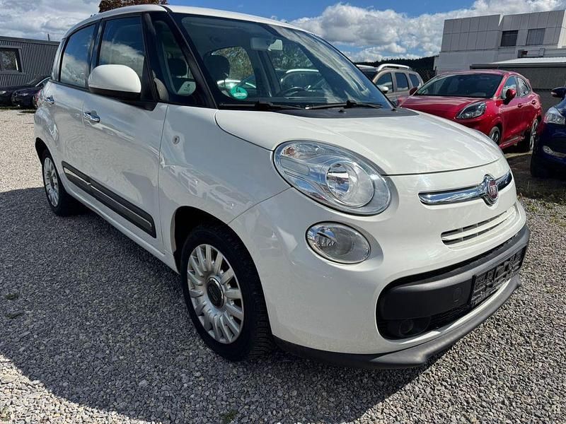 Weiß Gebraucht 2016 Fiat 500L Lounge Van / Kleinbus | 7.190 € (Guter Preis) - Bild 1/4