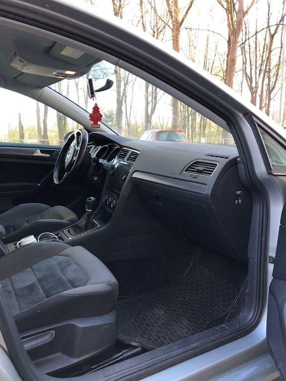Grau Gebraucht 2018 VW Golf VII Comfortline Limousine | 12.900 € (Fairer Preis) - Bild 1/4