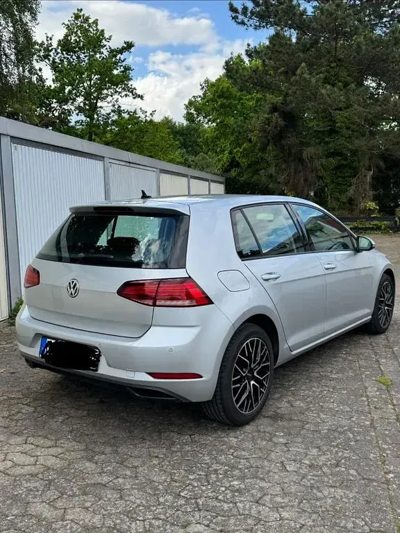 Gebraucht VW Golf VII Trendline 116 PS (85 kW) 2018 Silber Limousine
