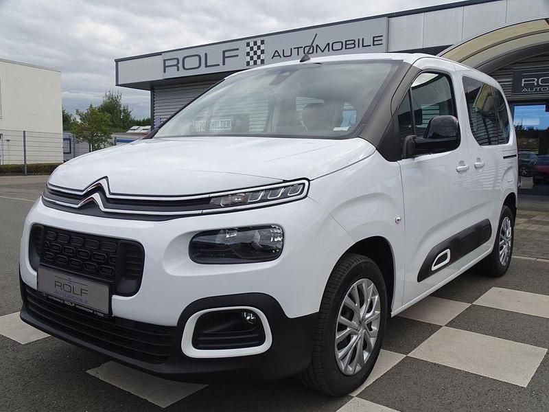 Weiß Gebraucht 2023 Citroën Berlingo Feel Van / Kleinbus | 18.880 € (Guter Preis) - Bild 1/3