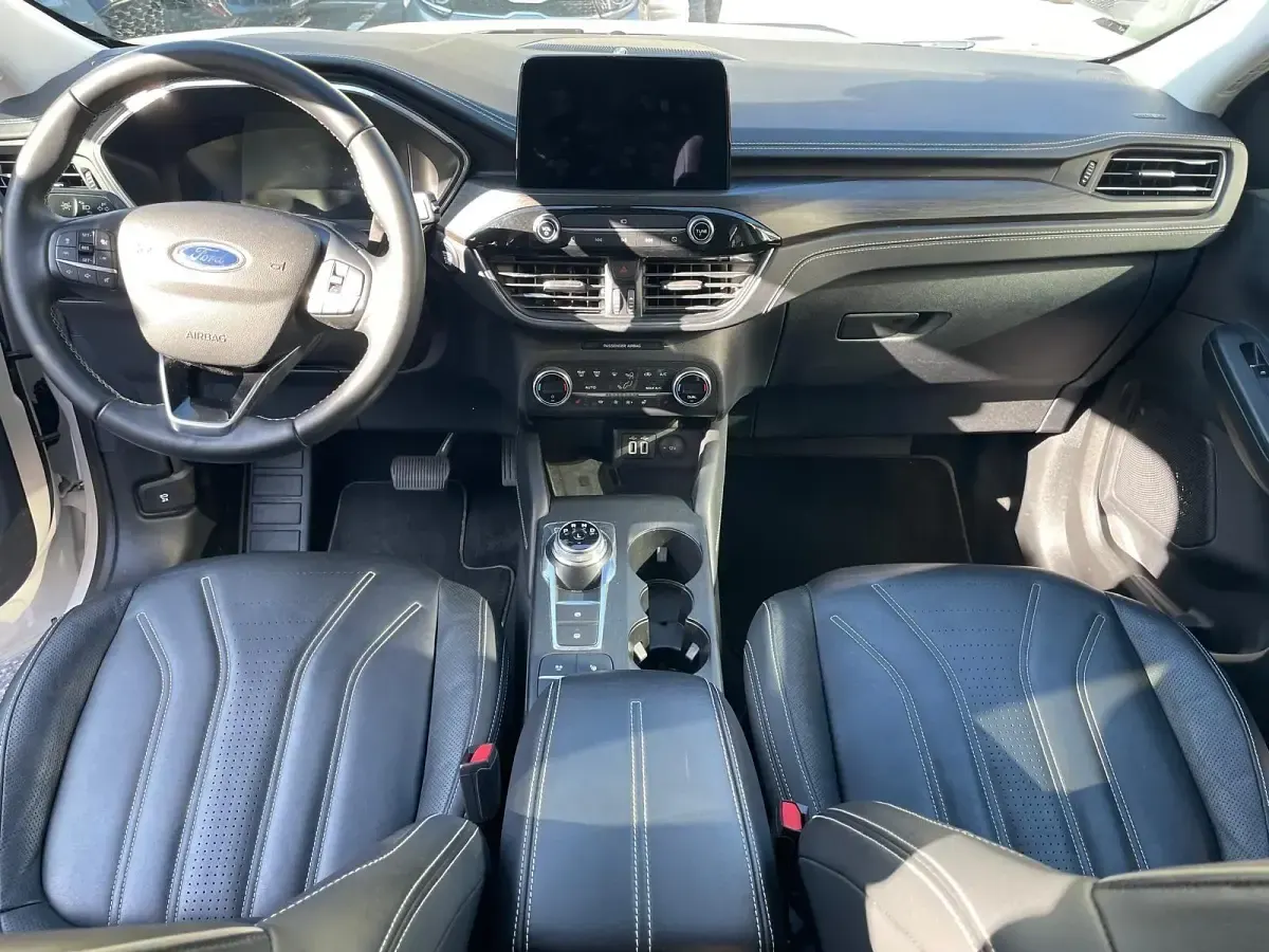 Używany Ford Kuga Vignale 224 KM (164 kW) 2021 Biały SUV