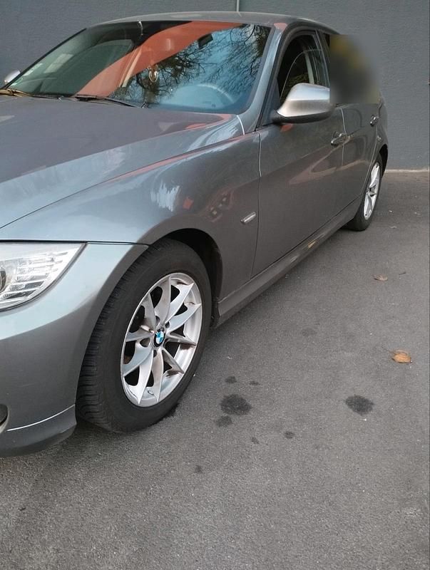 Gebraucht BMW 318 143 PS (105 kW) 2010 Silber Limousine