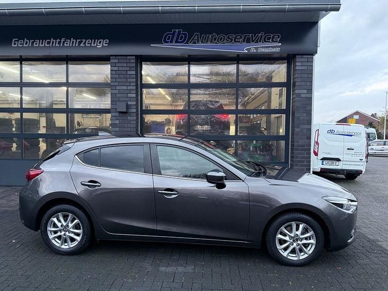 Grau Gebraucht 2018 Mazda 3 Exclusive-Line Limousine | 13.990 € (Etwas zu teuer) - Bild 1/4