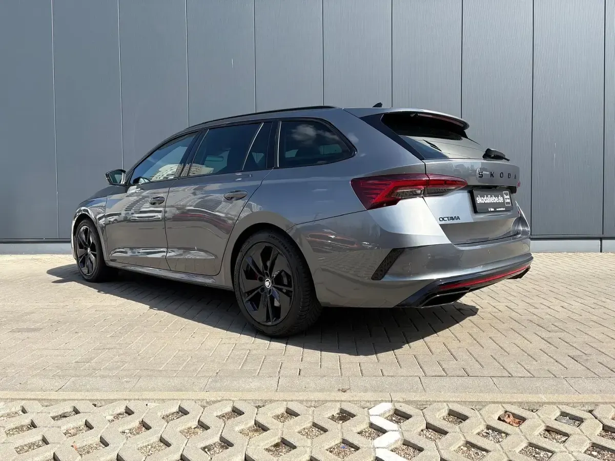 Gebraucht Skoda Octavia RS 265 PS (194 kW) 2024 Graphitegrau metallic Kombi