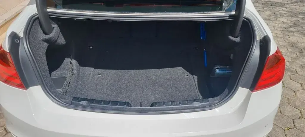 Second-hand BMW 320 163 CP (119 kW) 2012 Alb Berlinǎ