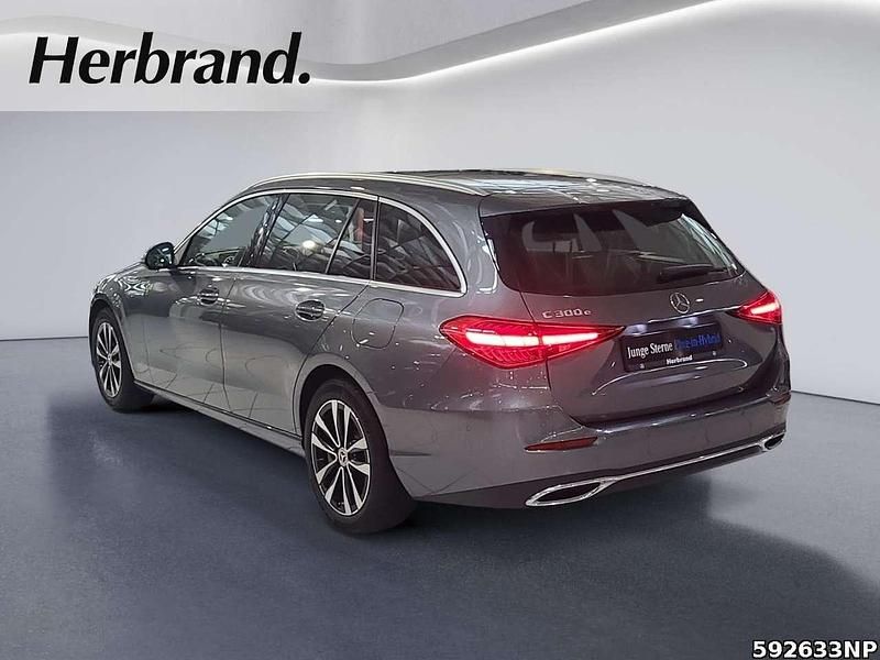 Gebraucht Mercedes C300e Avantgarde 313 PS (230 kW) 2023 Metalliclack selenitgrau Kombi