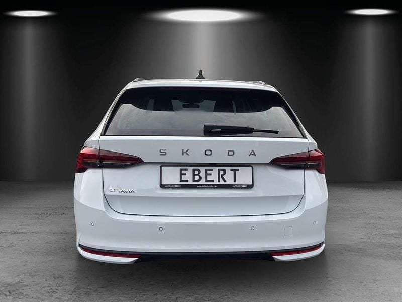 Neu Skoda Octavia Selection 150 PS (110 kW) 2025 Moonweiß perleffekt Kombi