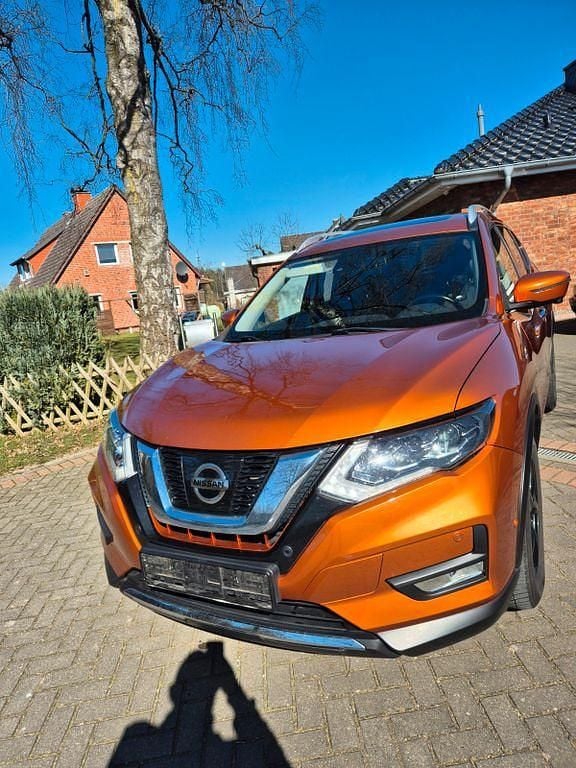 Orange Gebraucht 2018 Nissan X-Trail Tekna SUV | 14.200 € (Guter Preis) - Bild 1/4