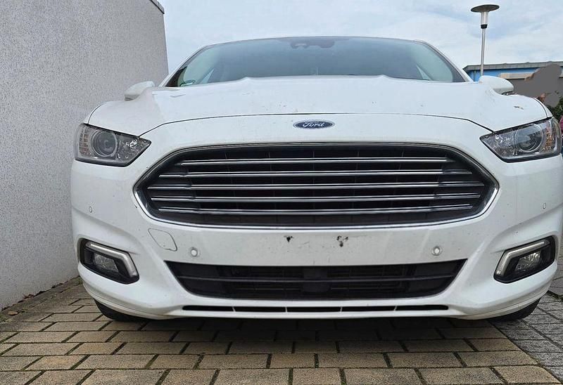 Weiß Gebraucht 2016 Ford Mondeo Vignale Limousine | 12.800 € (Etwas zu teuer) - Bild 1/4