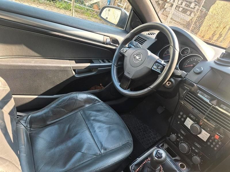 Gebraucht Opel Astra Cabriolet 140 PS (102 kW) 2007 Schwarz Cabrio