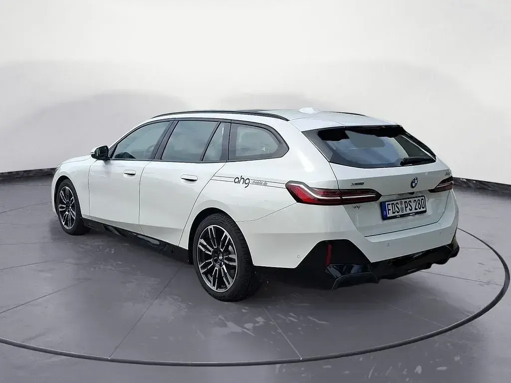 Gebraucht BMW 520 M Sport 197 PS (144 kW) 2026 Weiß Kombi