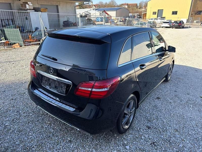 Gebraucht Mercedes B200 136 PS (100 kW) 2016 Kosmosschwarz  metalliclack Van / Kleinbus