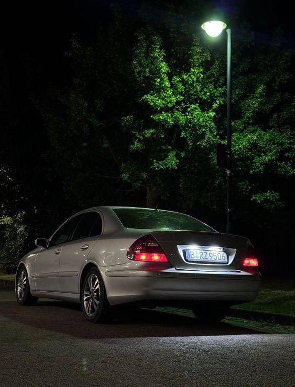 Gebraucht Mercedes 220 150 PS (110 kW) 2005 Silber Limousine