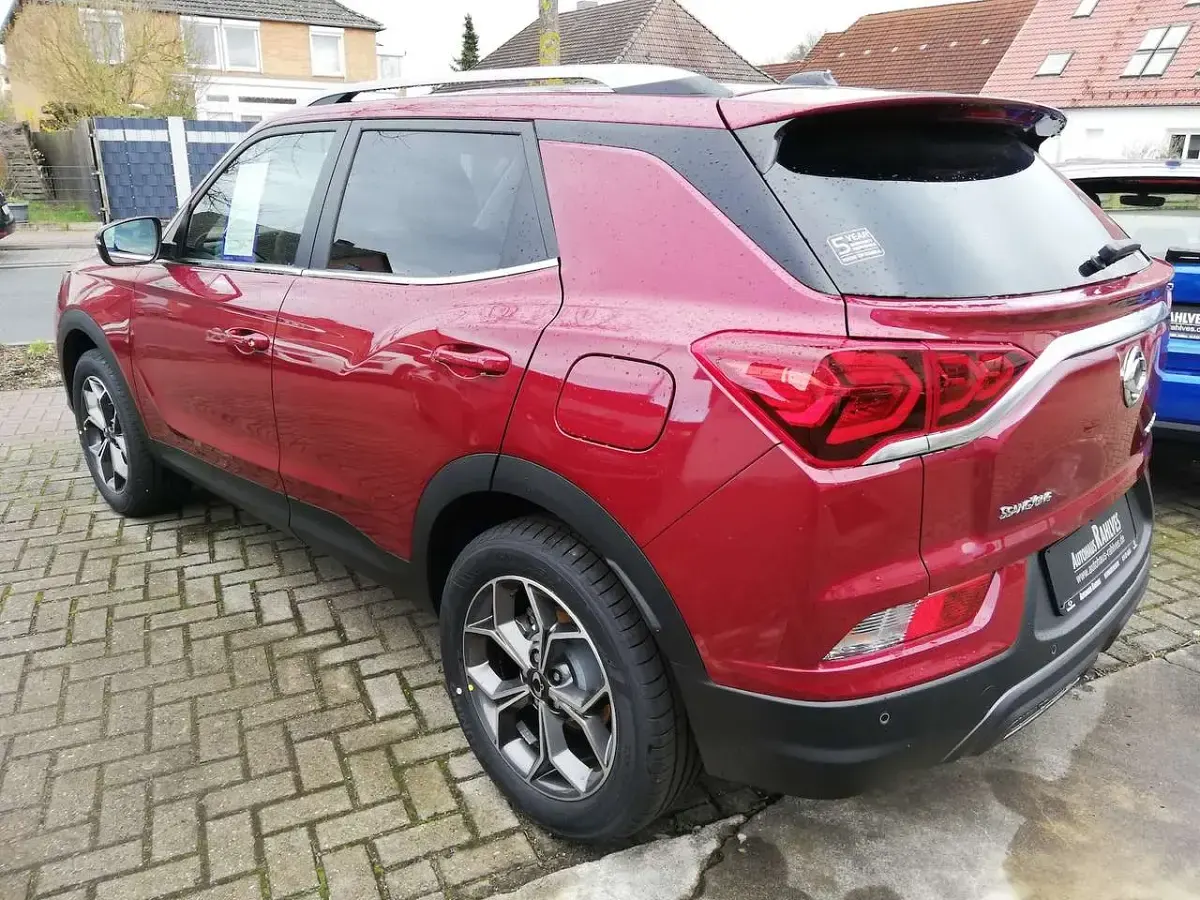 Gebraucht SsangYong Korando Quartz 163 PS (119 kW) 2024 Cherry red SUV