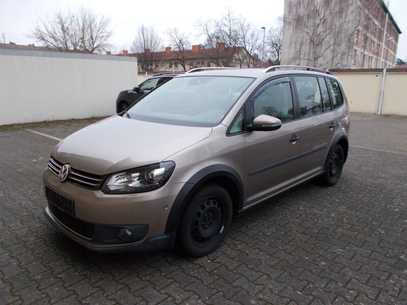 Beige Gebraucht 2014 VW Touran Cross Van / Kleinbus | 11.999 € (Fairer Preis) - Bild 1/4