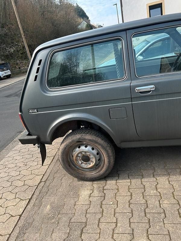 Second-hand Lada niva 82 CP (60 kW) 2011 Gri SUV
