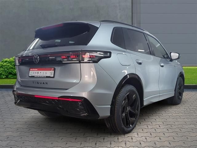 Gebraucht VW Tiguan R-line 150 PS (110 kW) 2025 Silber SUV