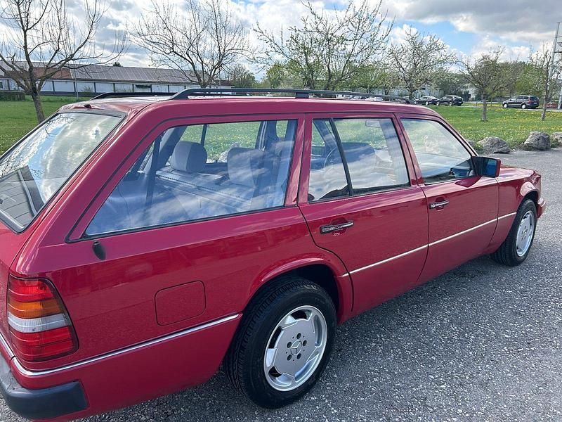 Gebraucht Mercedes 200 136 PS (100 kW) 1995 Rot Kombi