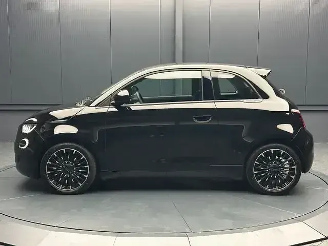 Gebraucht Fiat 500e Icon 86 kW (118 PS) 2022 Onyx schwarz Kleinwagen