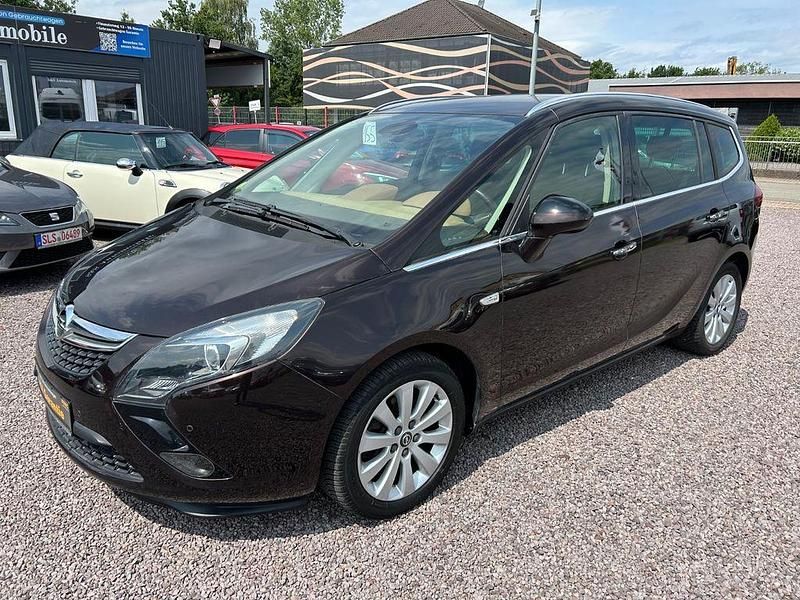 Braun Gebraucht 2013 Opel Zafira Tourer Innovation Van / Kleinbus | 7.490 € (Fairer Preis) - Bild 1/4