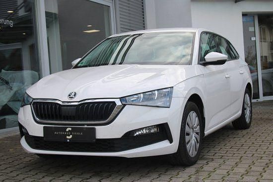 Używany Skoda Scala Cool Plus 95 KM (69 kW) 2021 Biały Hatchback