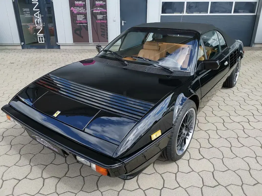 Second-hand Ferrari Mondial 270 CP (198 kW) 1985 Negru Cabrio