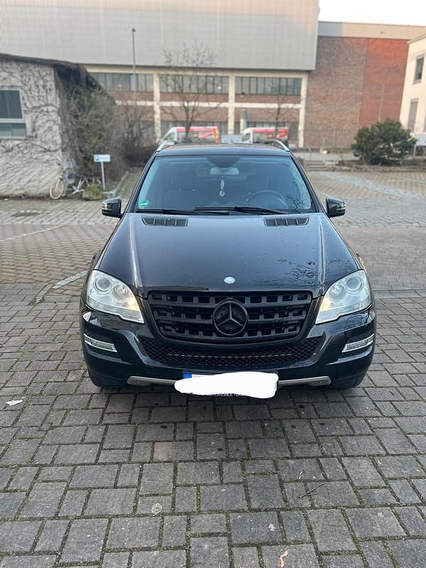 Gebraucht Mercedes ML350 230 PS (169 kW) 2011 Schwarz SUV