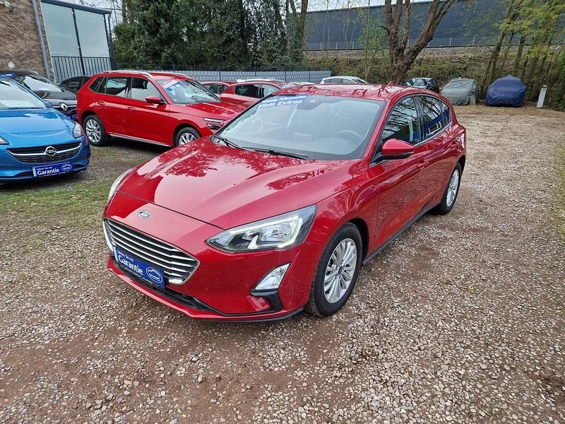 Gebraucht Ford Focus 125 PS (91 kW) 2021 Rot Limousine