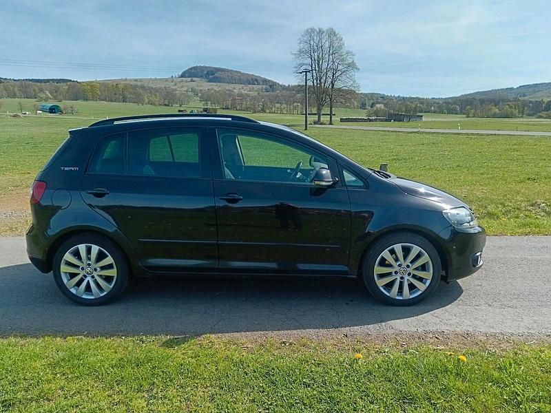 Second-hand VW Golf VI 105 CP (77 kW) 2010 Negru Hatchback