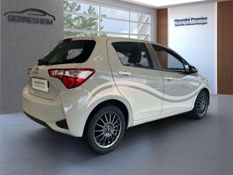 Gebraucht Toyota Yaris Comfort 69 PS (50 kW) 2019 Grau Kleinwagen