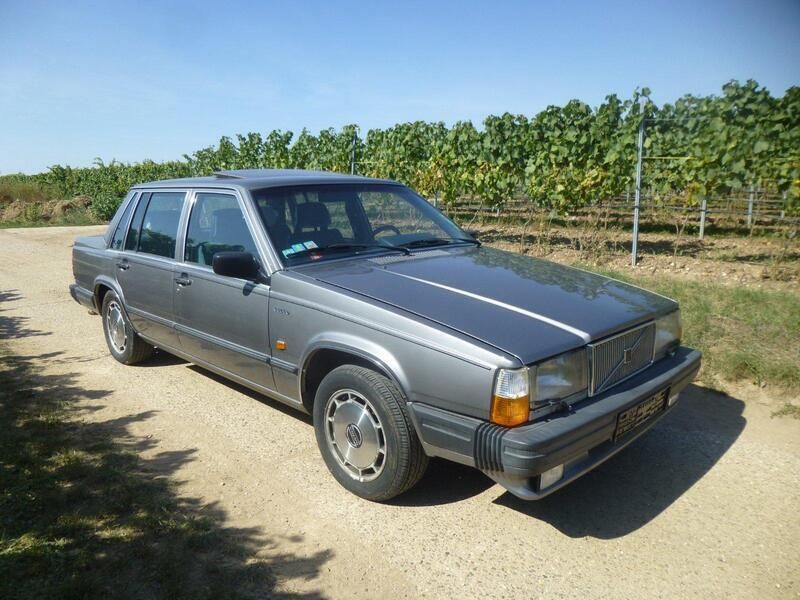 Grau Gebraucht 1985 Volvo 760 Limousine | 3.990 € - Bild 1/2