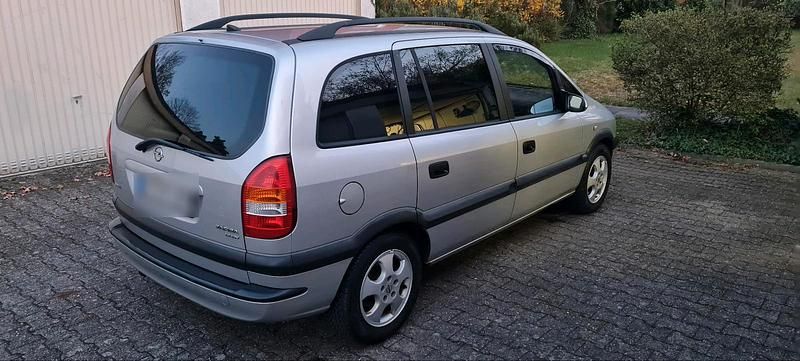 Gebraucht Opel Zafira 125 PS (91 kW) 2001 Silber Van / Kleinbus
