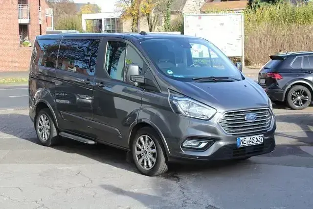 Gebraucht Ford Tourneo Custom Titanium 131 PS (96 kW) 2020 Grau Van