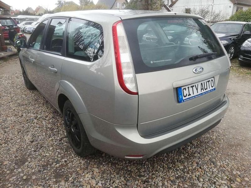 Gebraucht Ford Focus Style 110 PS (80 kW) 2009 Gold Kombi