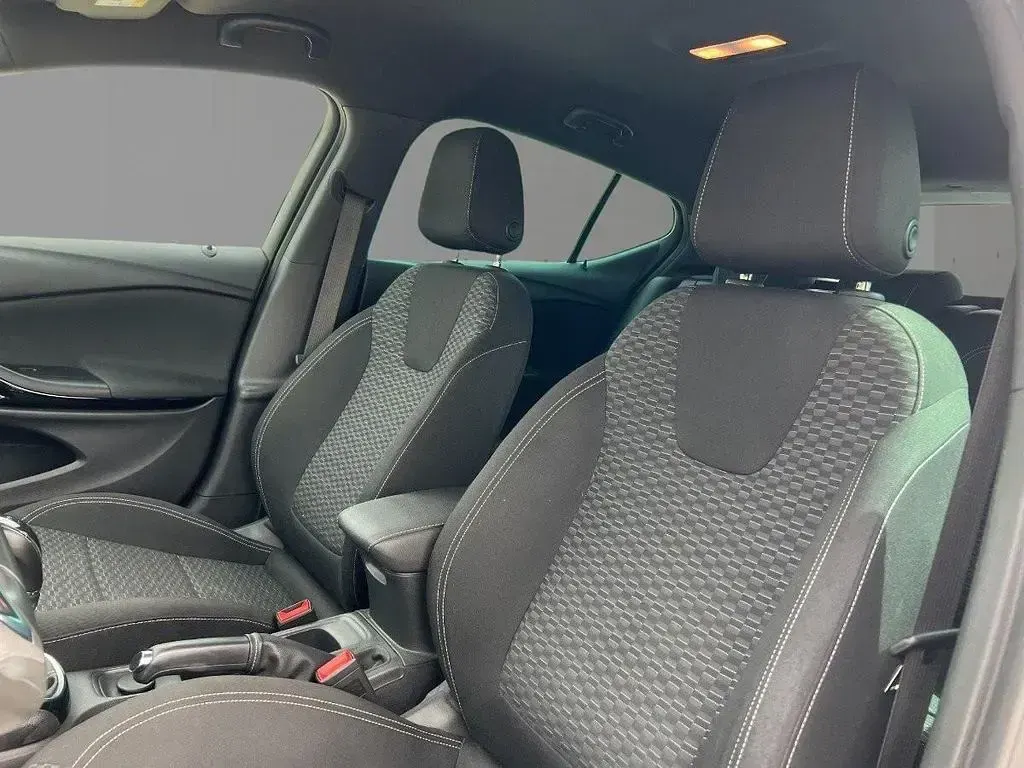 Gebraucht Opel Astra 105 PS (77 kW) 2017 Weiß Limousine