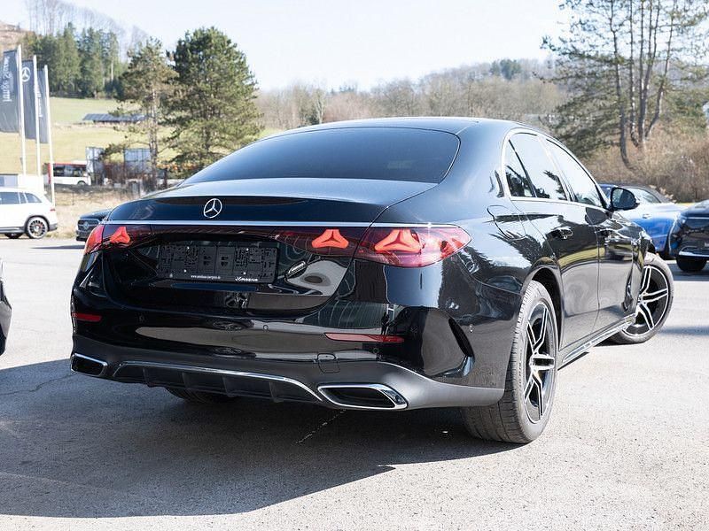 Gebraucht Mercedes E200 AMG 204 PS (150 kW) 2024 Schwarz obsidianschwarz metall Limousine