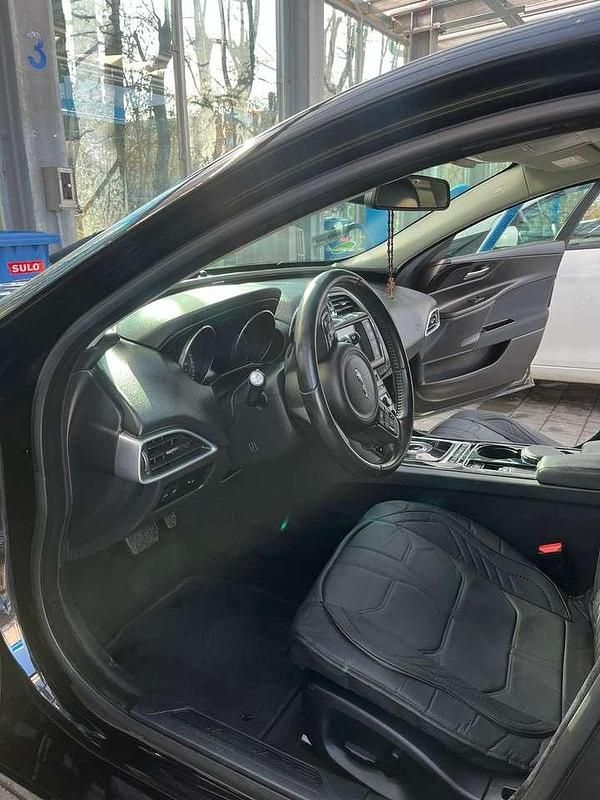 Gebraucht Jaguar XE Pure 179 PS (131 kW) 2015 Schwarz Limousine