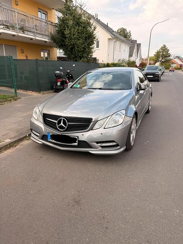 Gebraucht Mercedes E350 AMG 306 PS (225 kW) 2012 Silber Coupé