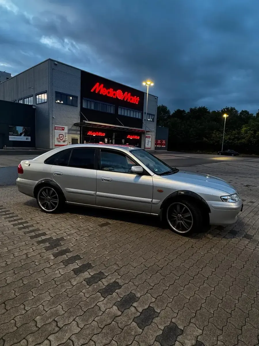 Gebraucht Mazda 626 100 PS (73 kW) 2000 Silber Limousine