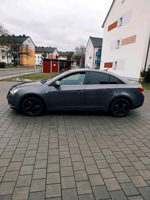Gebraucht Chevrolet Cruze LT 145 PS (106 kW) 2011 Grau Limousine