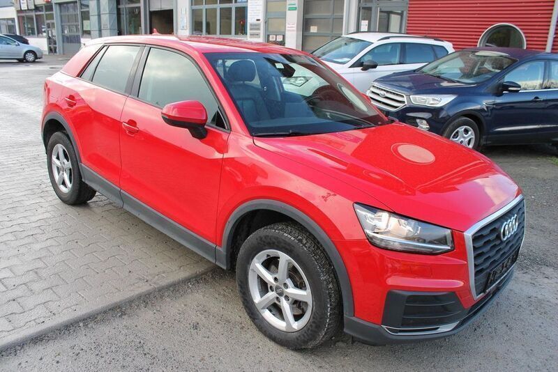 Rot Gebraucht 2016 Audi Q2 Comfort SUV | 12.444 € (Teuer) - Bild 1/4