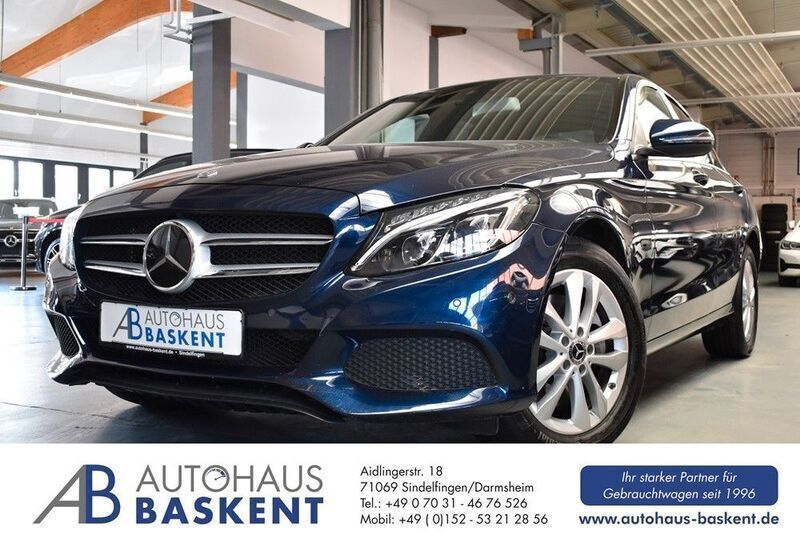 Blau Gebraucht 2018 Mercedes C250 Limousine | 26.980 € (Etwas zu teuer) - Bild 1/4