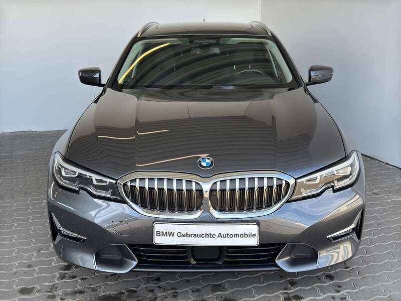 Mineralgrau met. Gebraucht 2021 BMW 330 Luxury Line Kombi | 34.979 € (Fairer Preis) - Bild 1/4
